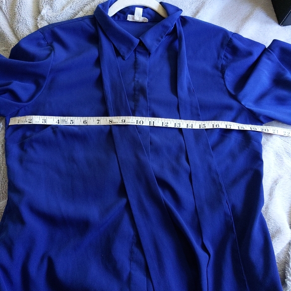 Blue neck tie button down blouse with balloon lantern sleeves - Picture 3 of 10